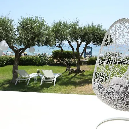 Seafront Calista House With Garden Glyfáda