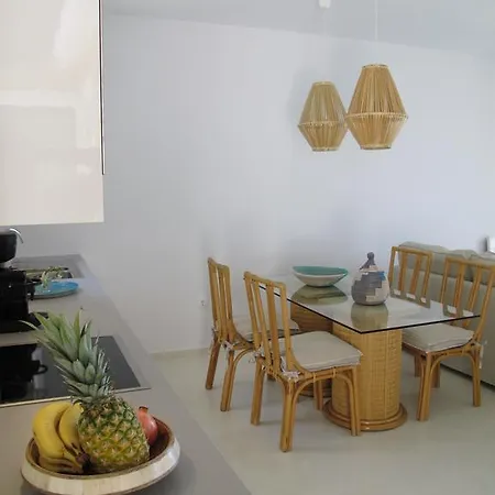 Seafront Calista House With Garden Nyaraló